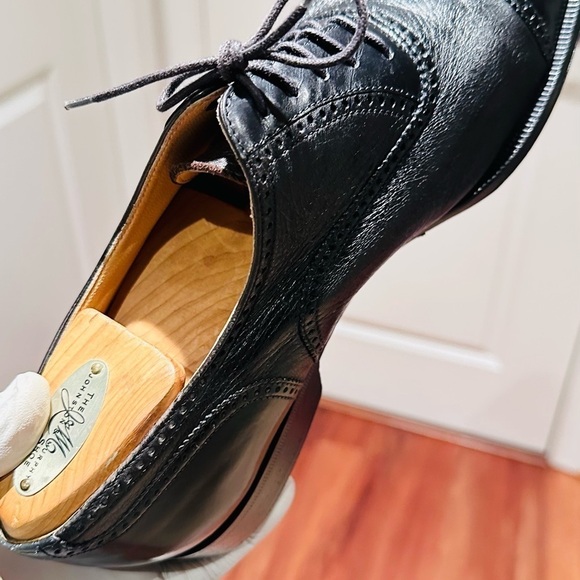 Bruno Magli Medallion  Oxfords. - Picture 11 of 11